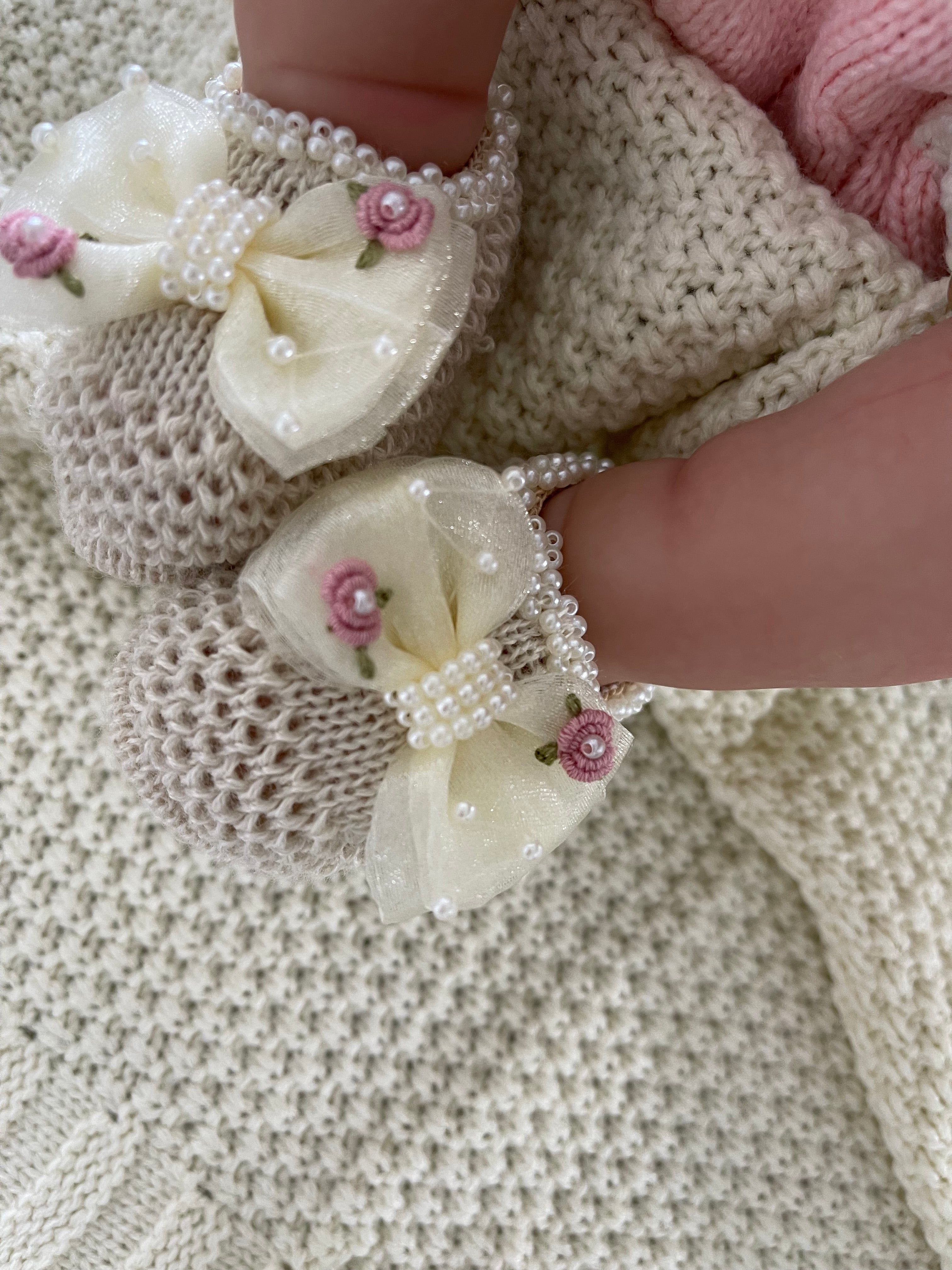 "Hello World" - Essential Gift Box – Baby Girl - Sweet Tulle Bow Cream