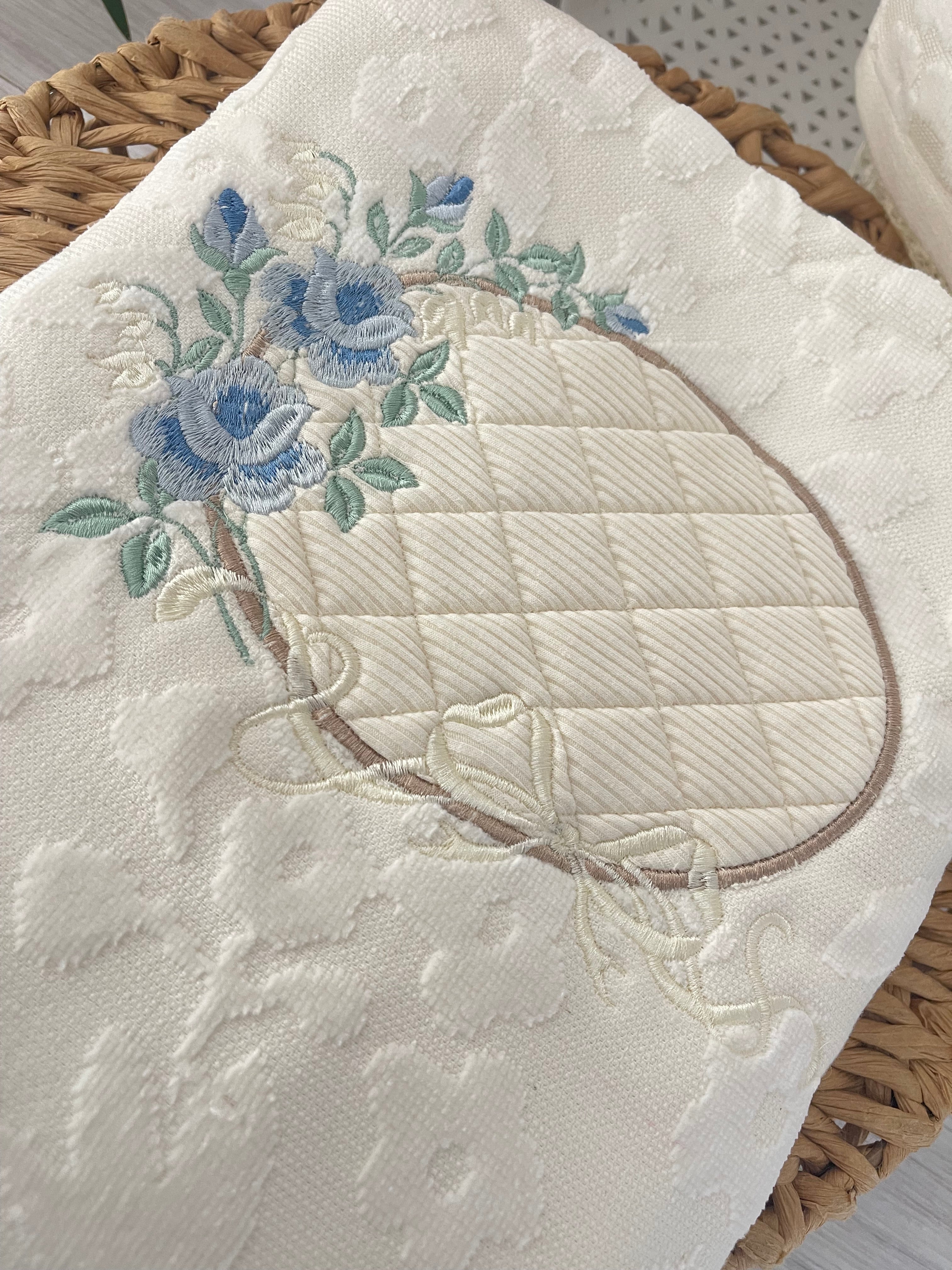 Cream - Embroidery Bath Towel Set 2 pcs