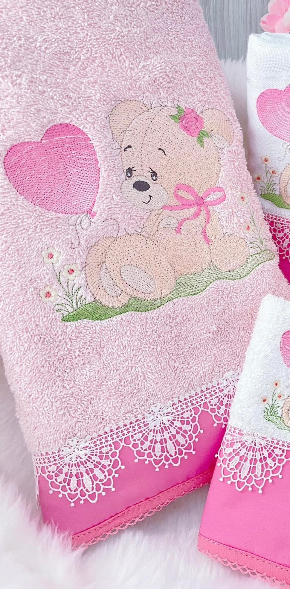 Toalha de Banho Bordada Personalizada  para Bebê - Retangular
