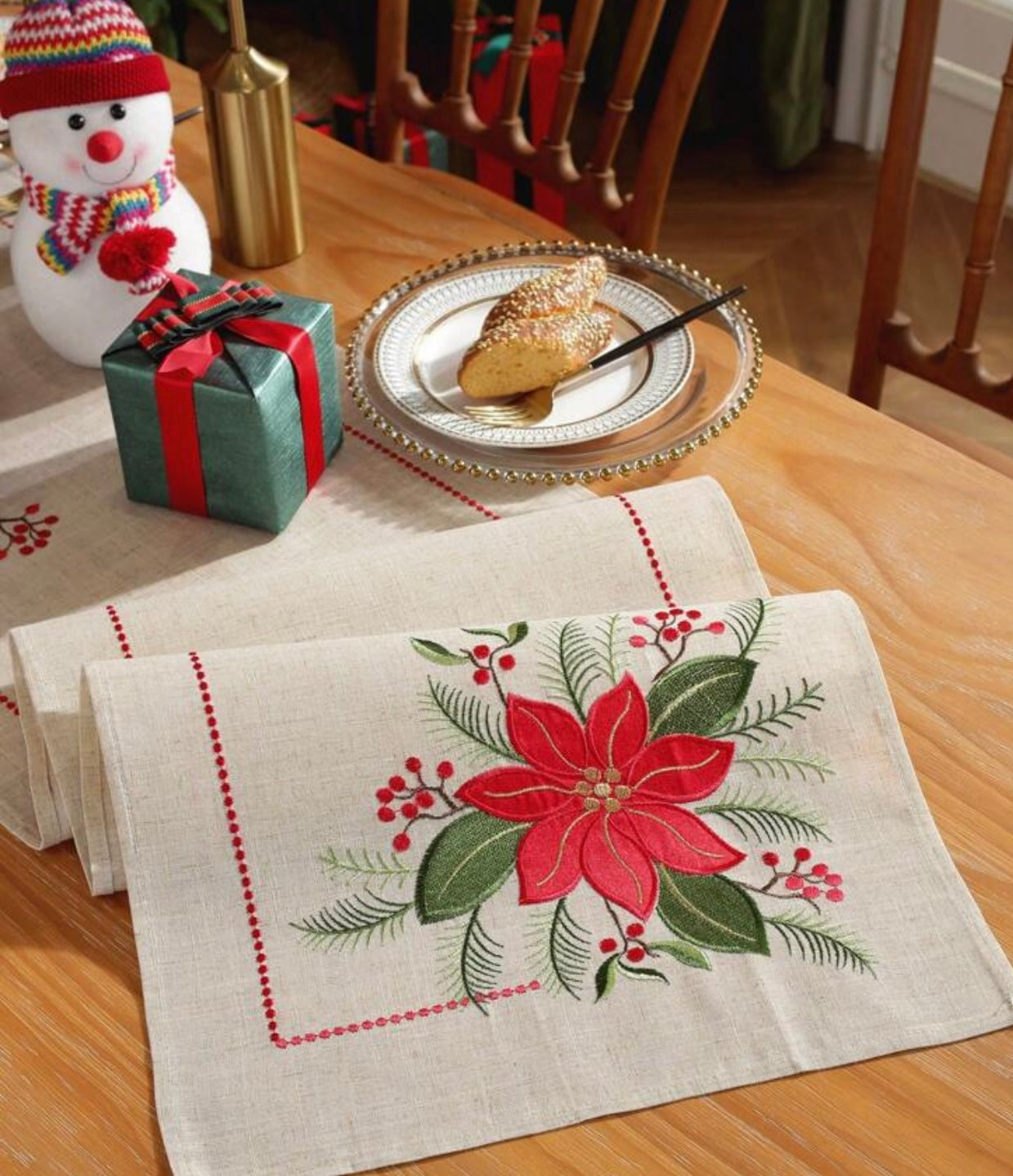 Table Runner - Christmas Flowers Design (40x175cm)