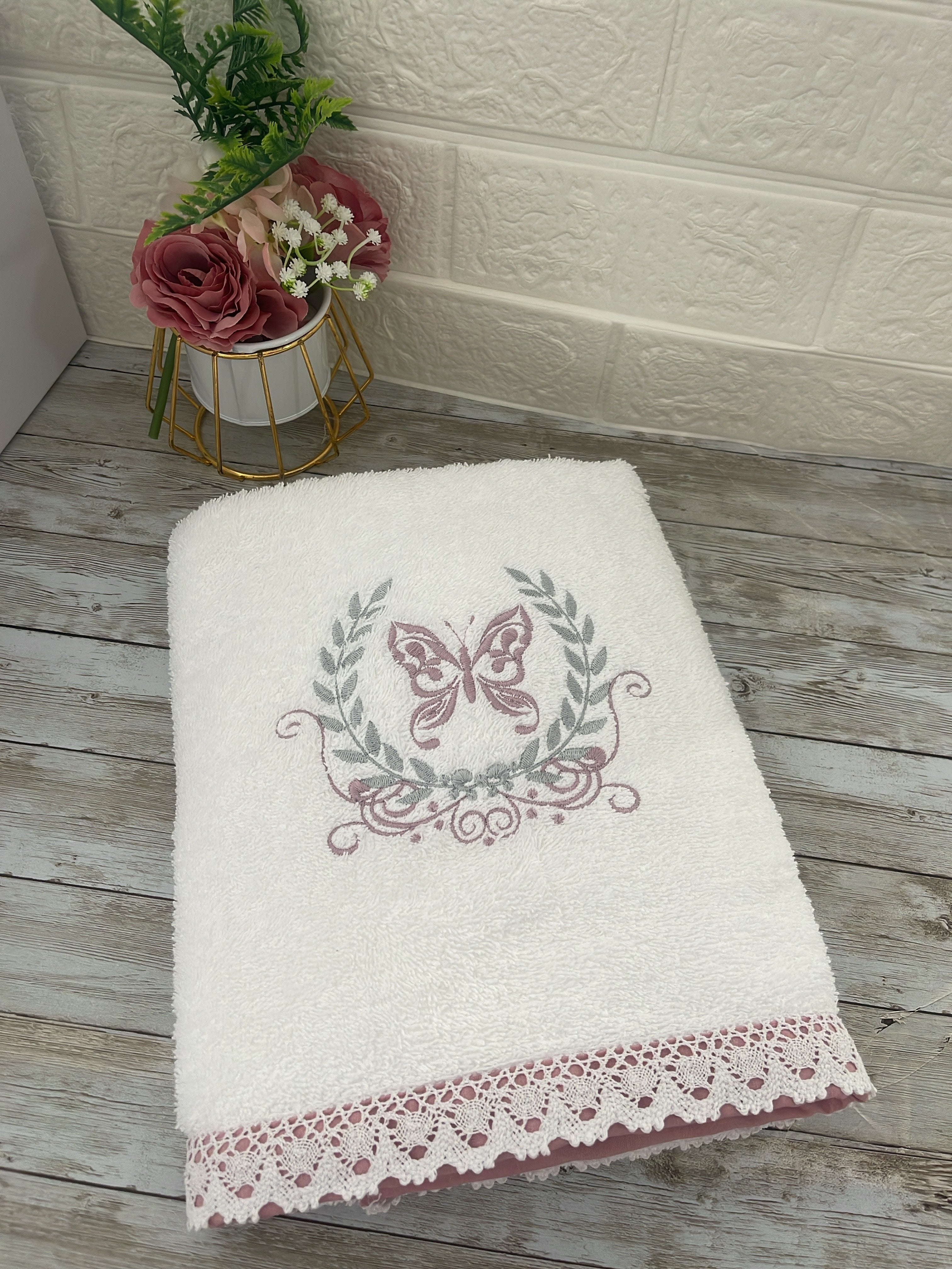 Gift Box Baby Girl Embroidery Classic - Delicate Butterfly