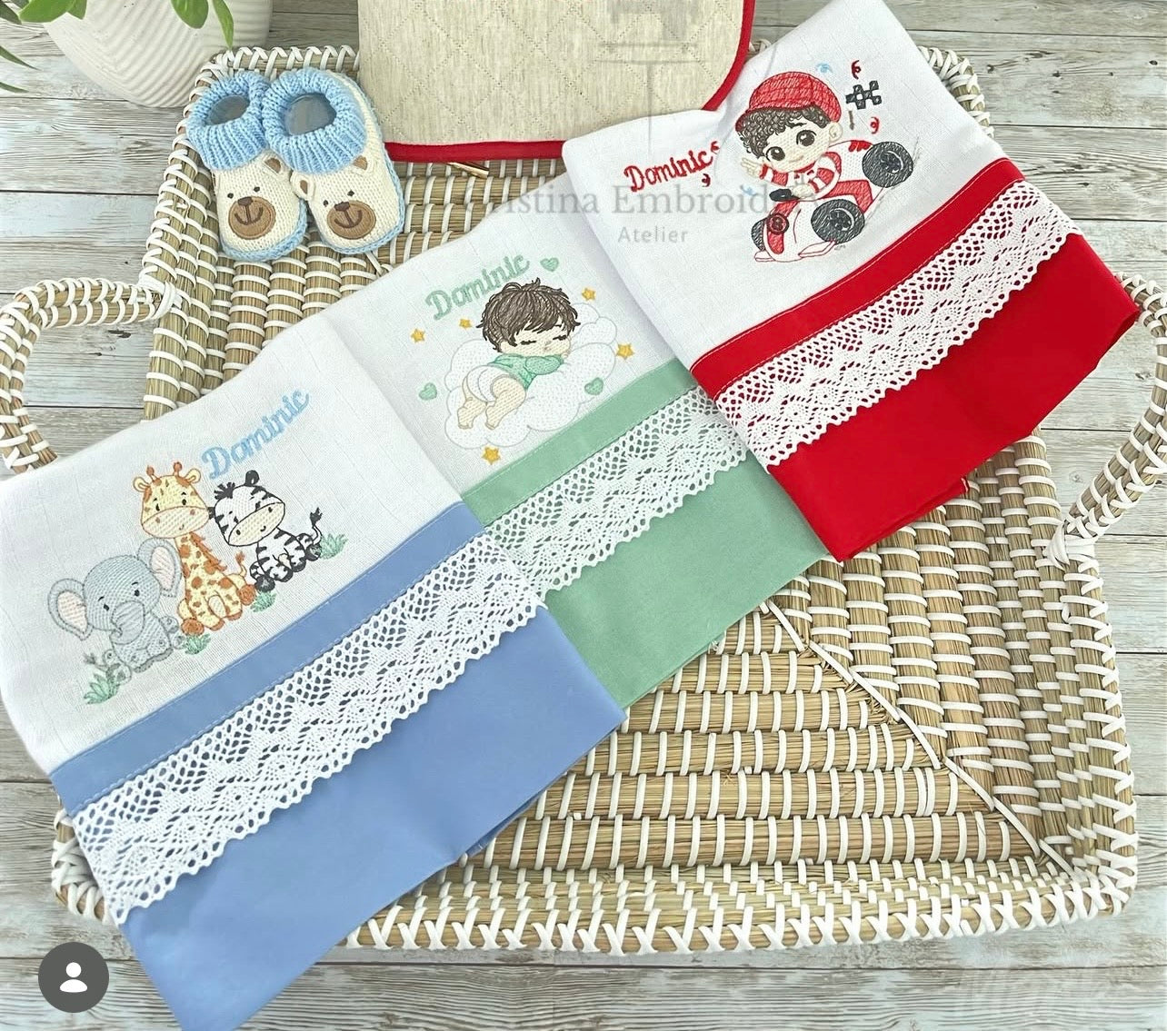 Fraldinha De Boca Com Barrinha de Tecido / Embroidery Burp Cloth Hem Fabric
