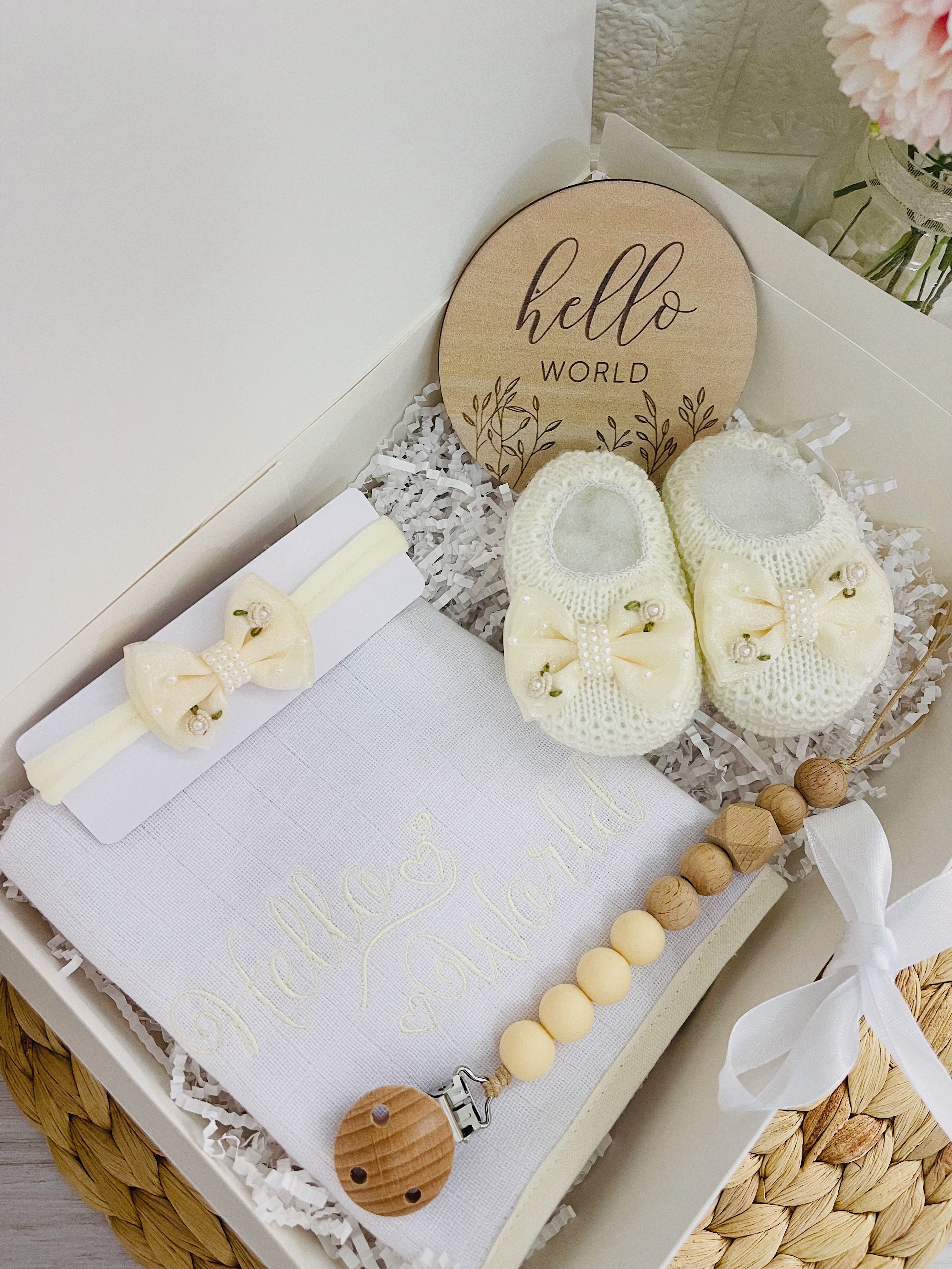"Hello World" - Essential Gift Box – Baby Girl - Sweet Tulle Bow Invory
