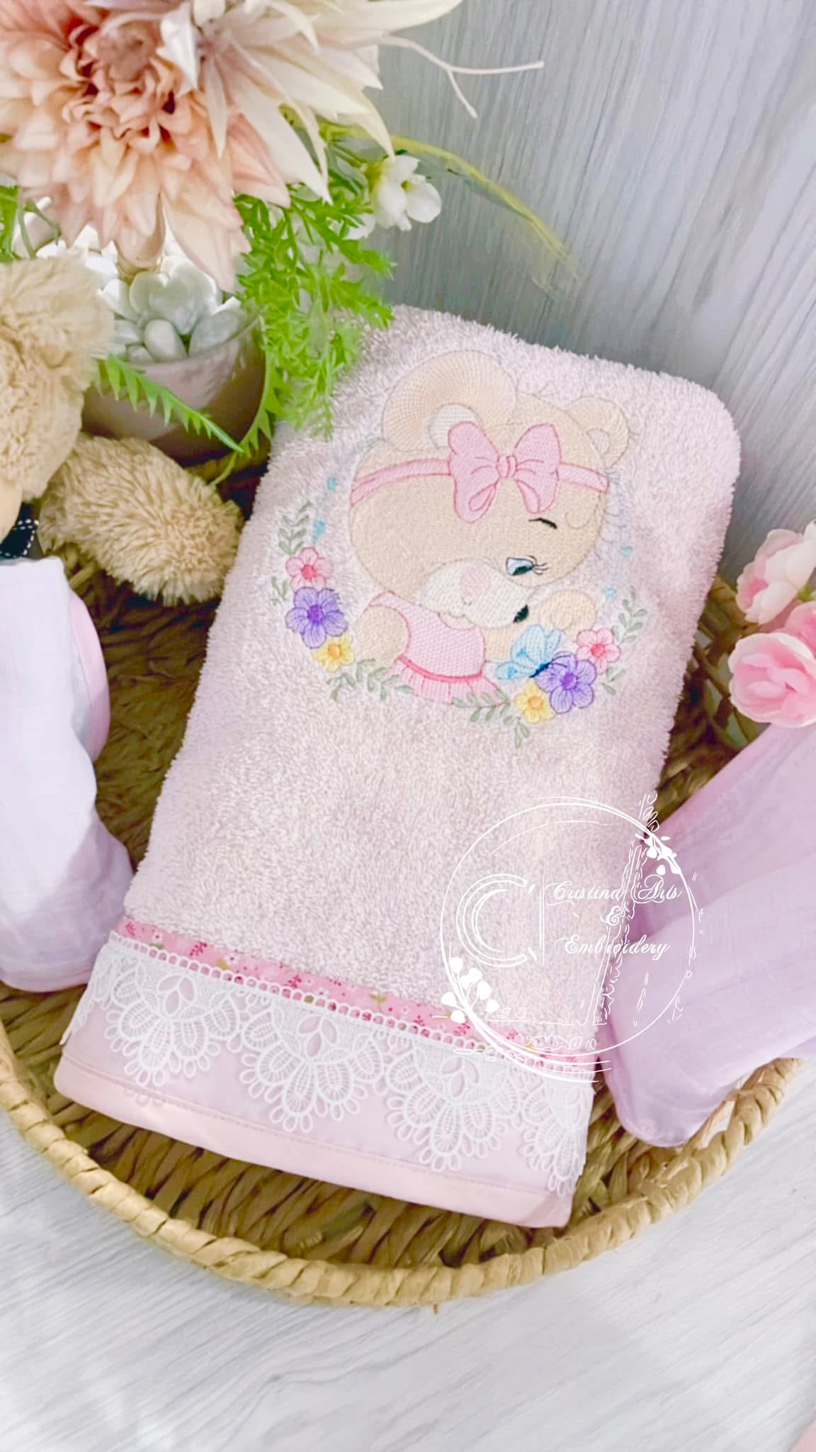 Toalha de Banho Bordada Personalizada  para Bebê - Retangular