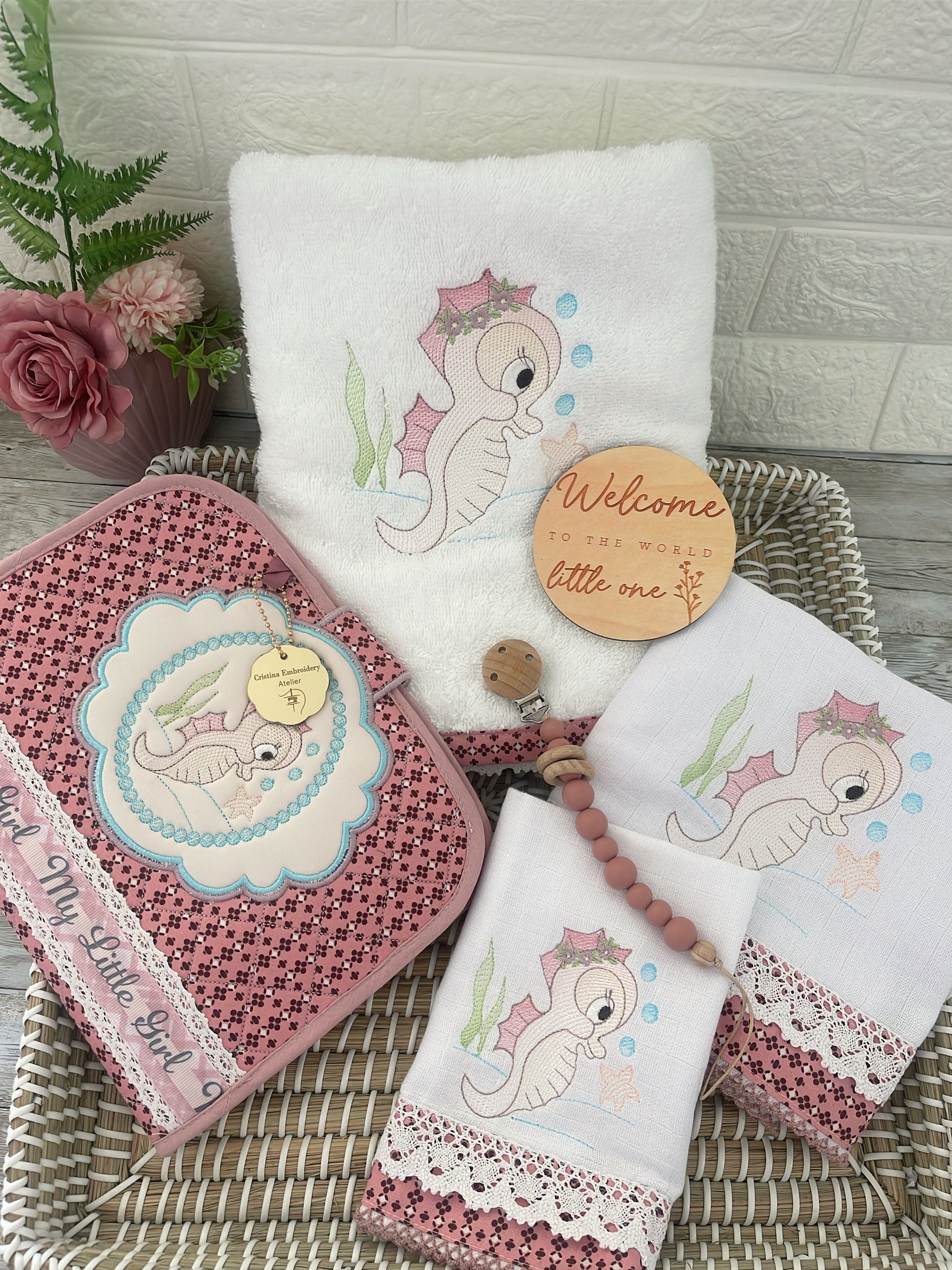 Gift Box Girl Embroidery Classic - Seabed Seahorse
