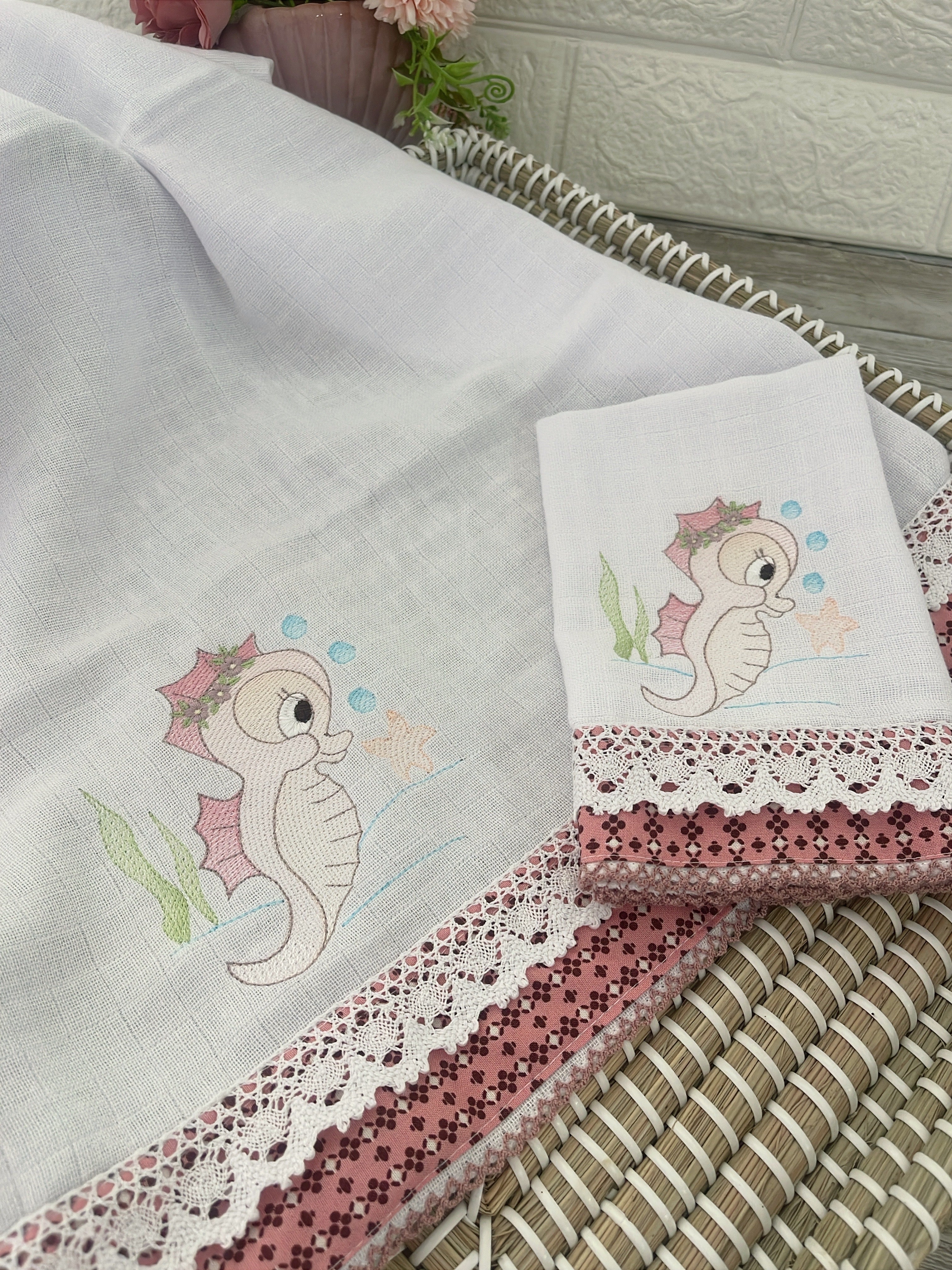 Gift Box Girl Embroidery Essential - Seabed Seahorse