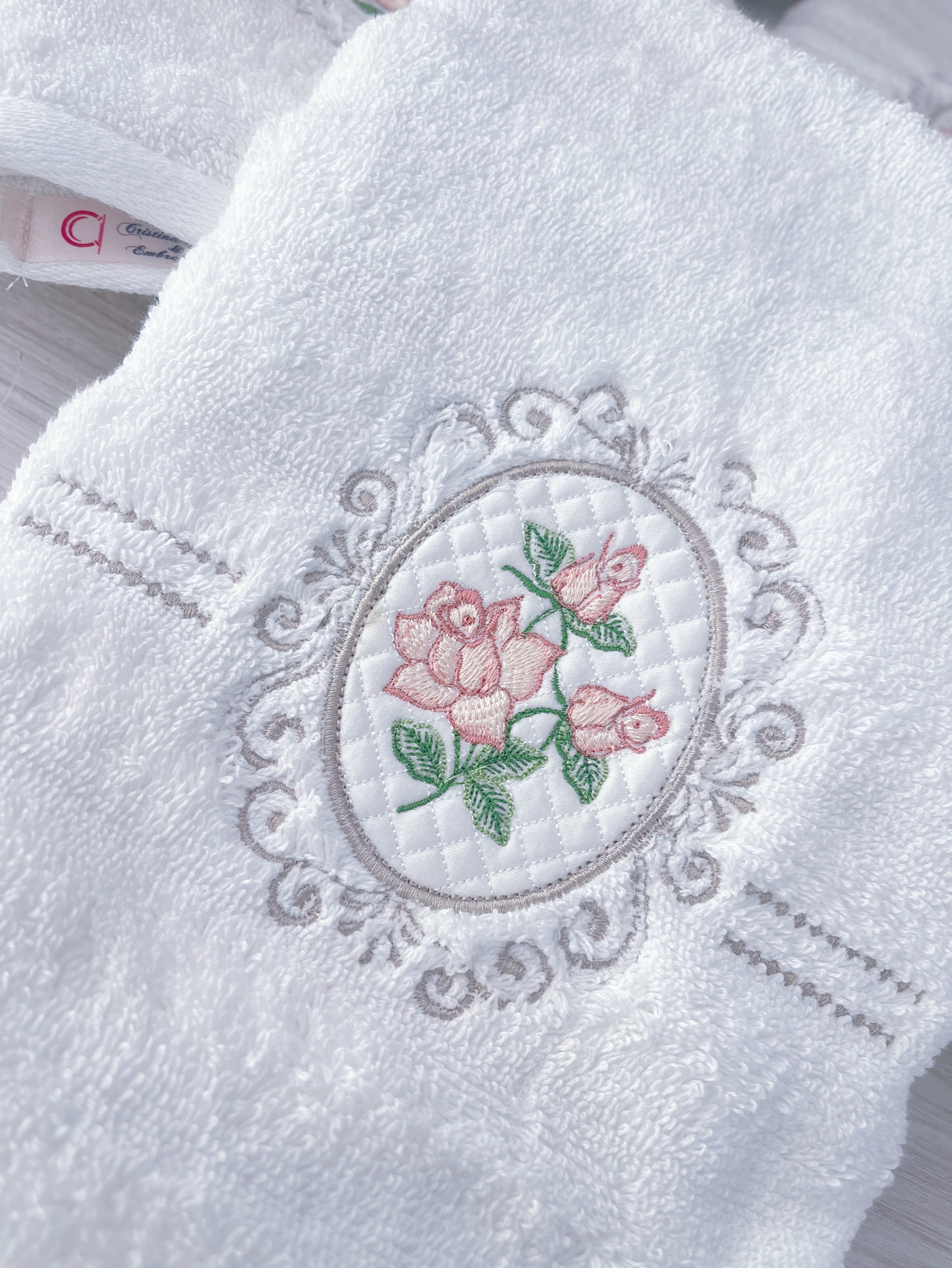 Made-to- Order Hand Towels Embroidery 30 uni - Wedding Favours ( Only By Order)