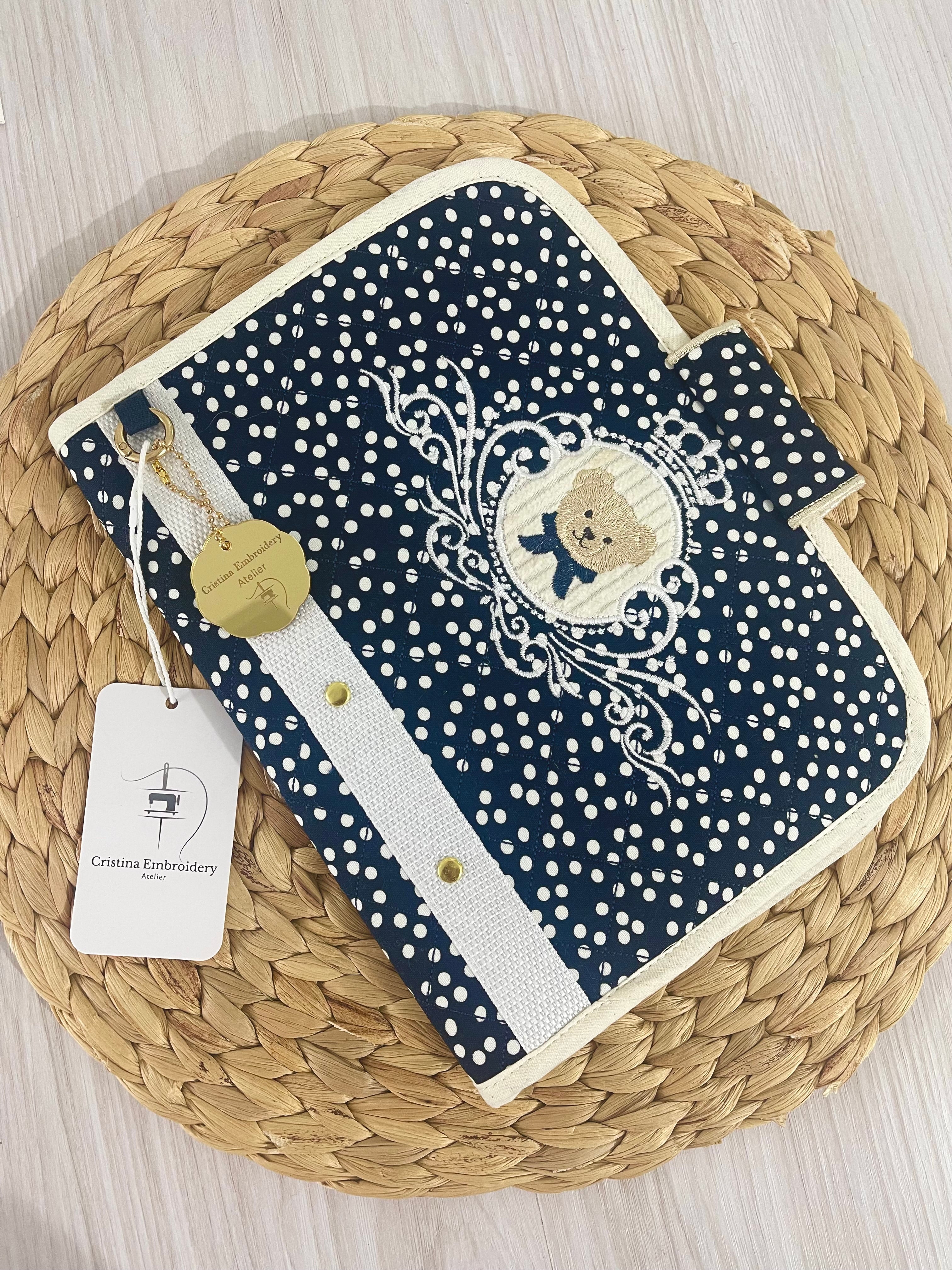 Capa para Caderneta de Vacinação Personalizada / Personalised Embroidered  Vaccination Record Book Cover (Only Order Contact Us)