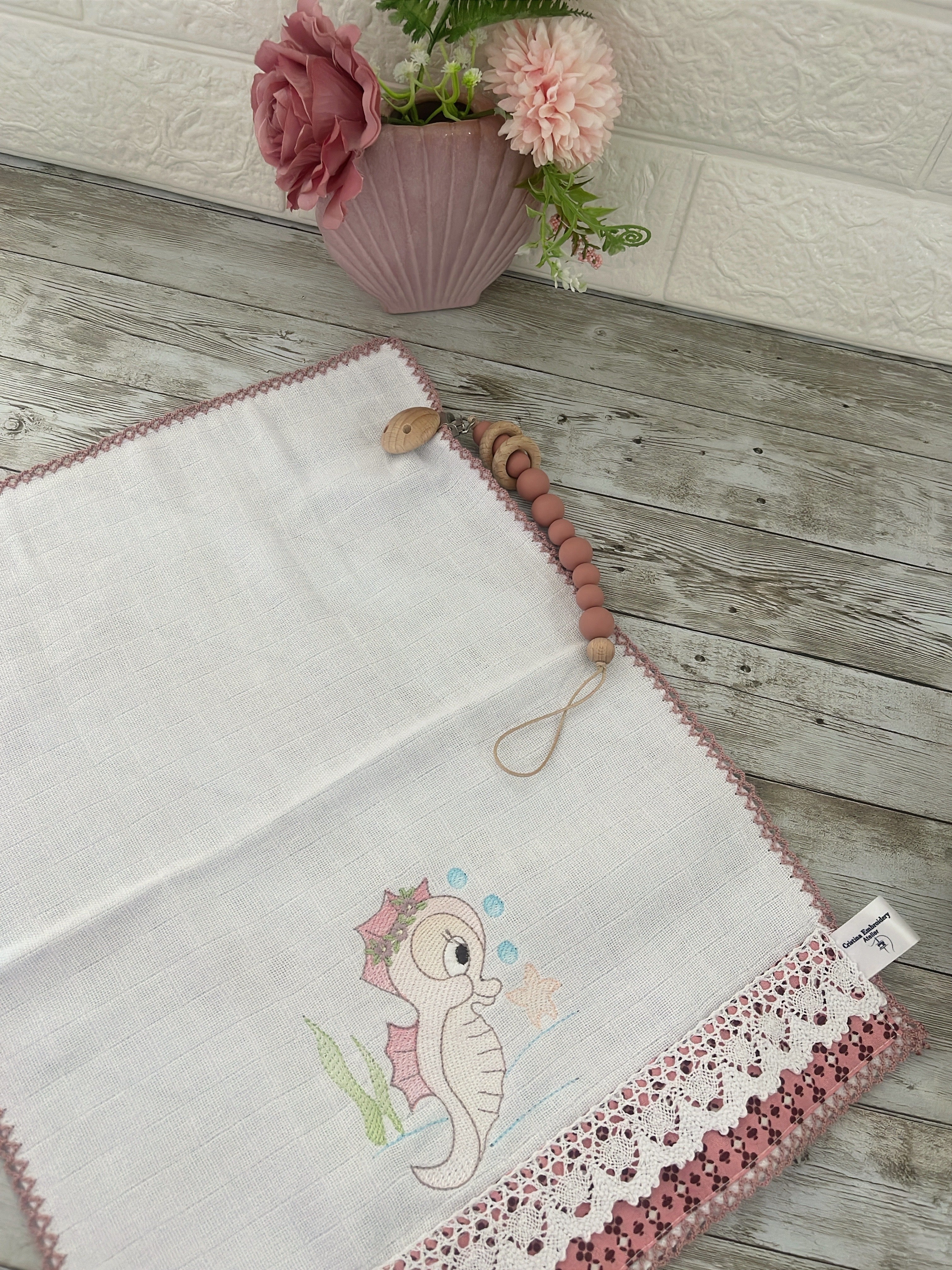 Gift Box Girl Embroidery Classic - Seabed Seahorse