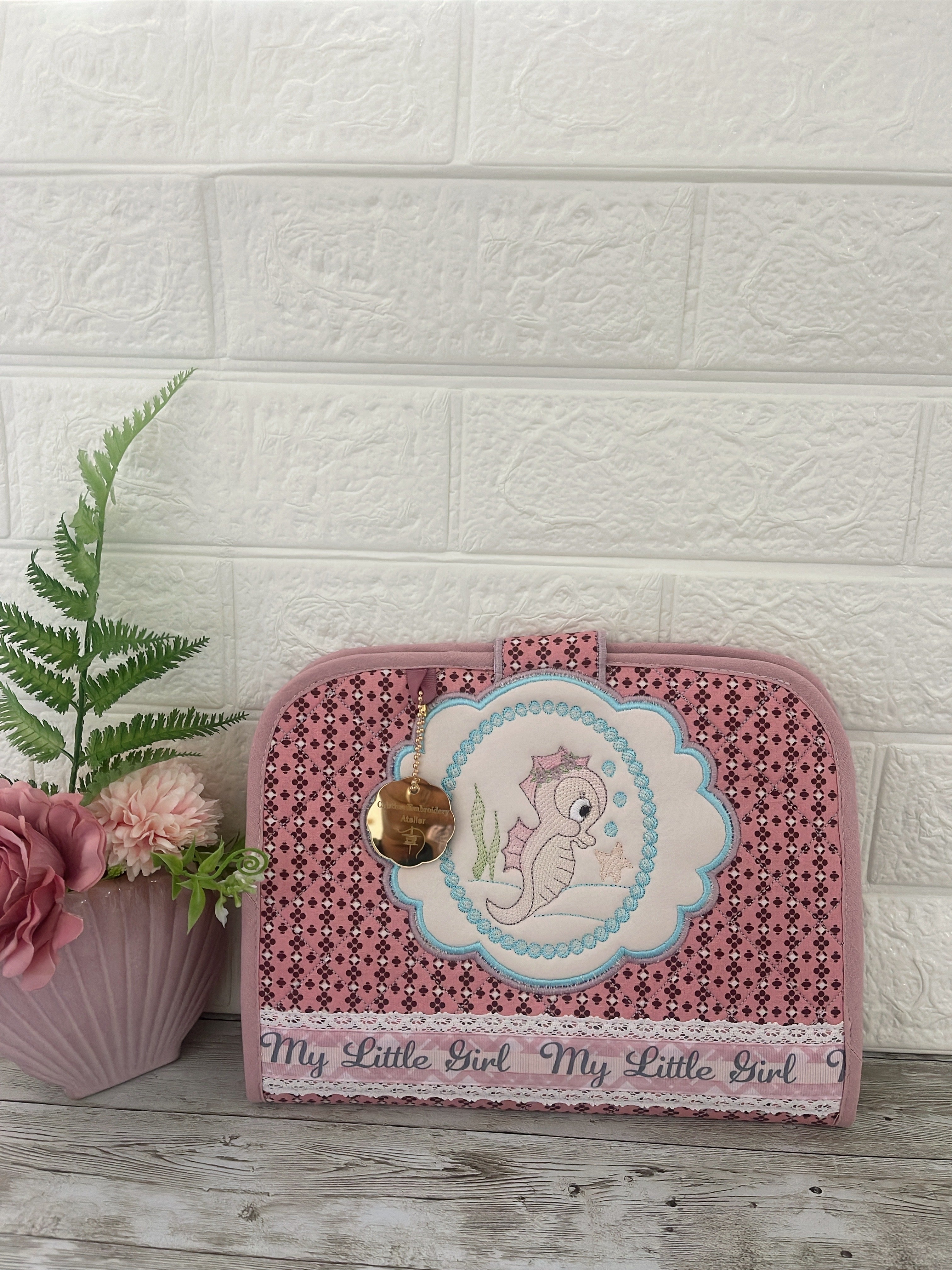 Gift Box Girl Embroidery Classic - Seabed Seahorse