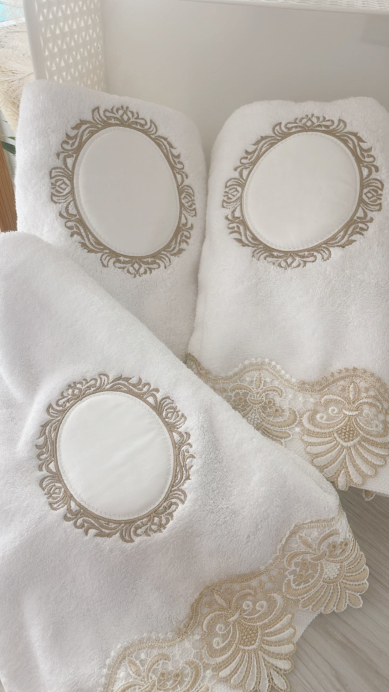 White Embroidery Bath Towel Set 3 pcs - Medallion