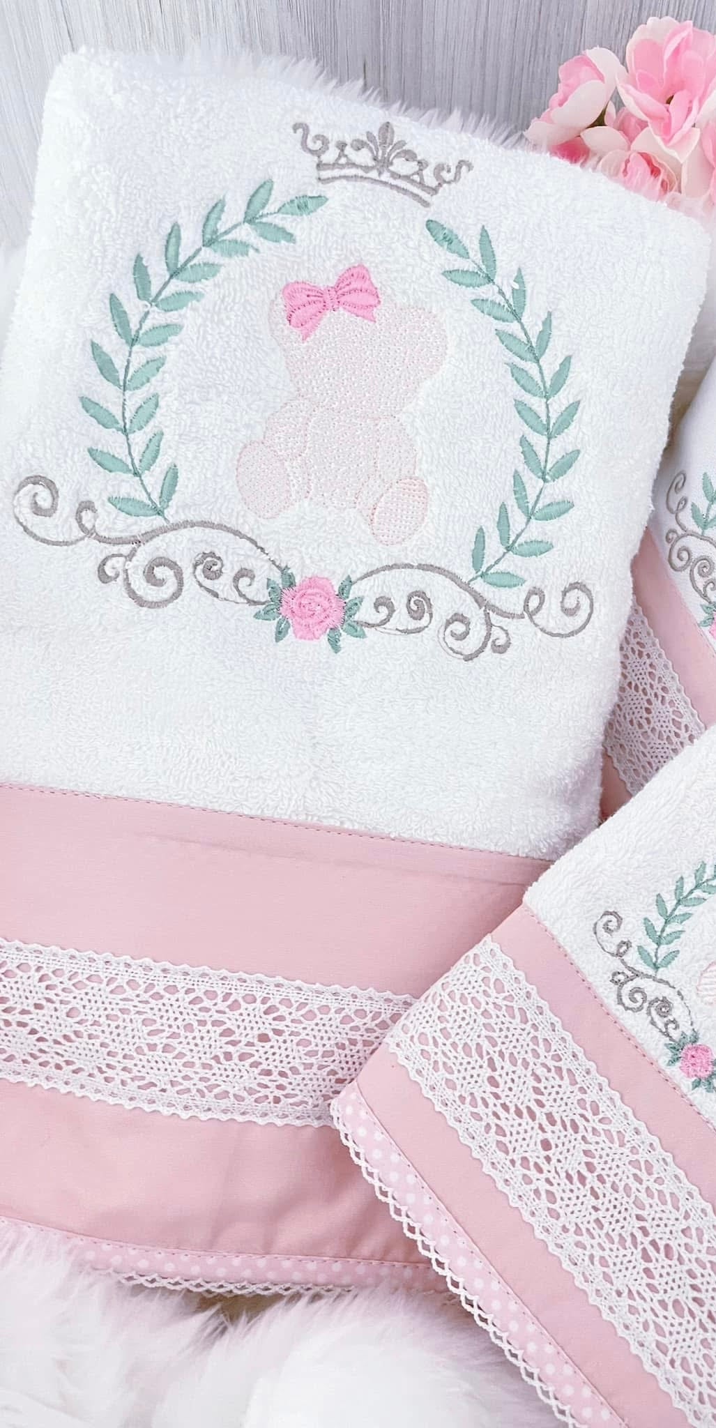 Toalha de Banho Bordada Personalizada  para Bebê - Retangular