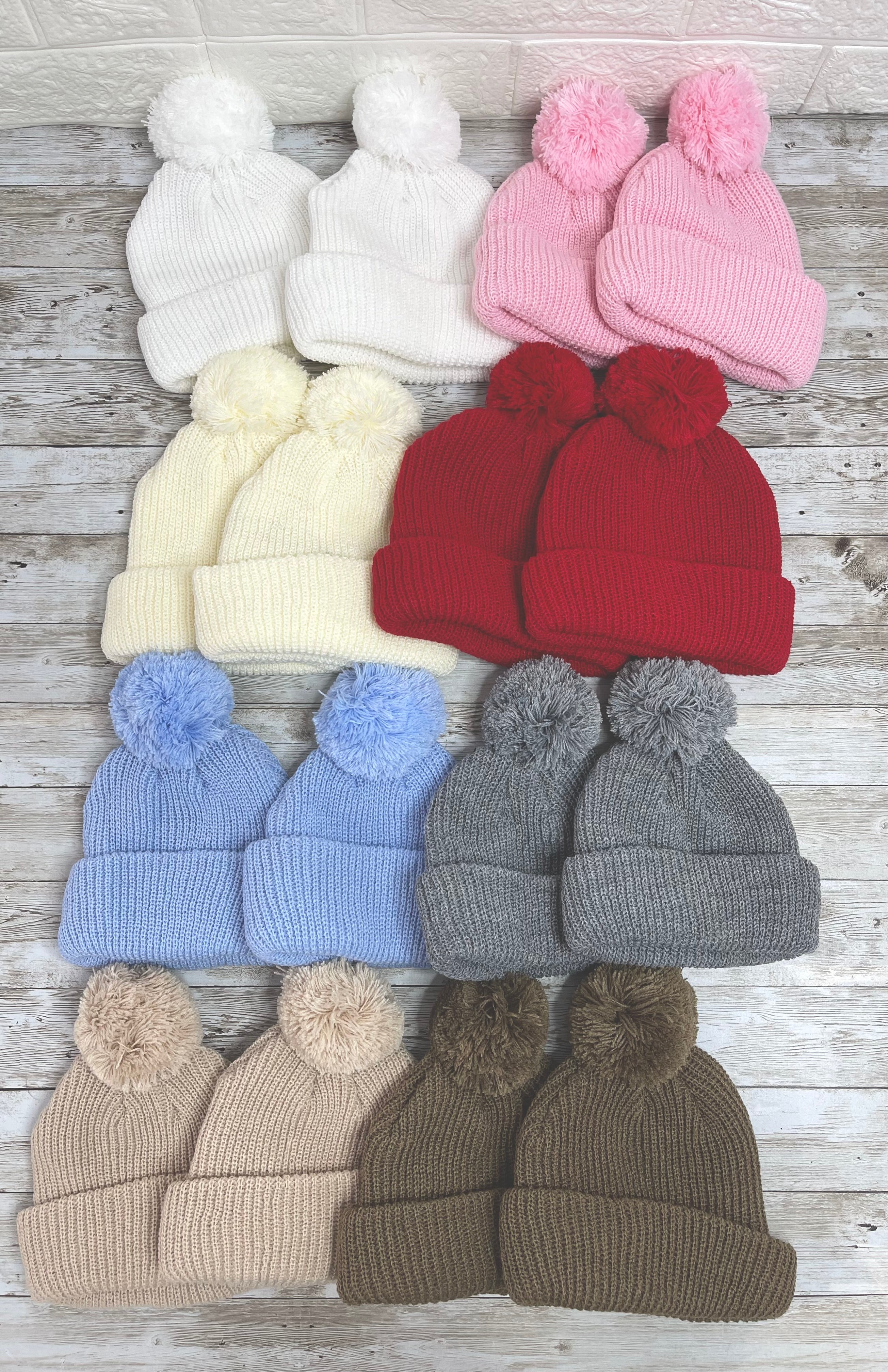 Pom Pom Baby Beanie knitted – Soft & Cozy (3-6 months)