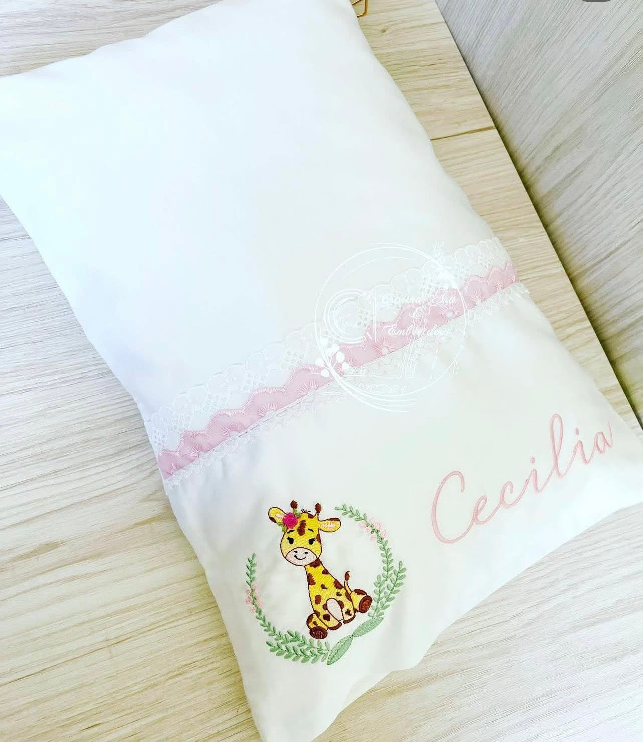 Pillow And Pillowcase /Travesseiro e Fronha Personalised Embroidered (Only Order)
