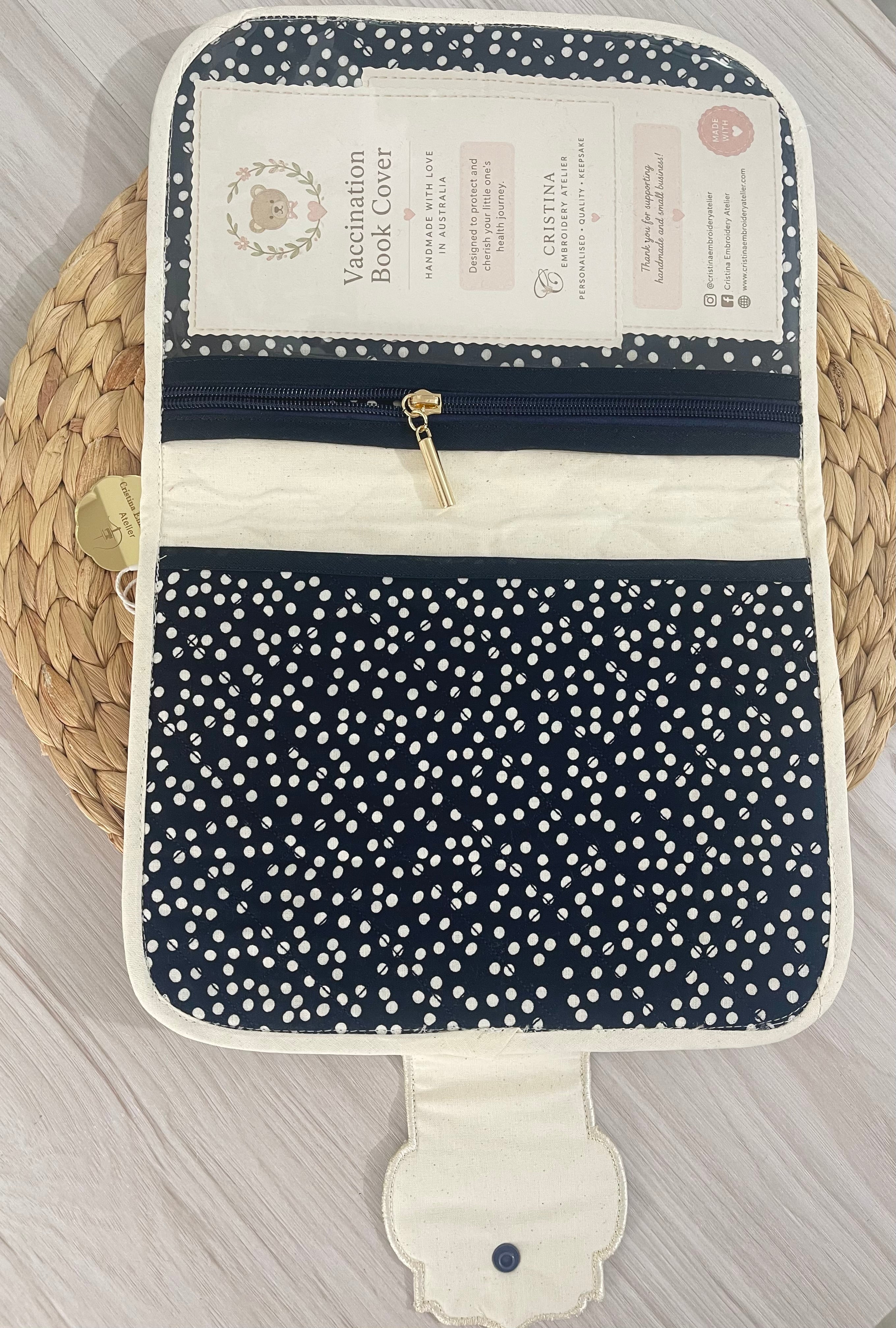 Capa para Caderneta de Vacinação Personalizada / Personalised Embroidered  Vaccination Record Book Cover (Only Order Contact Us)