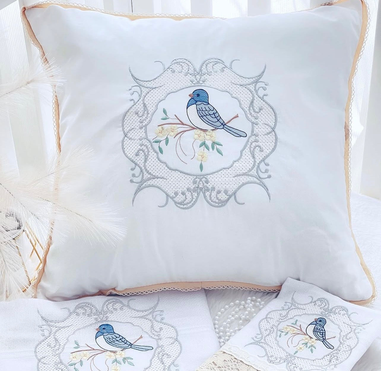 Decoration Cushion Embroidery / Almofada Decorativa Bordada