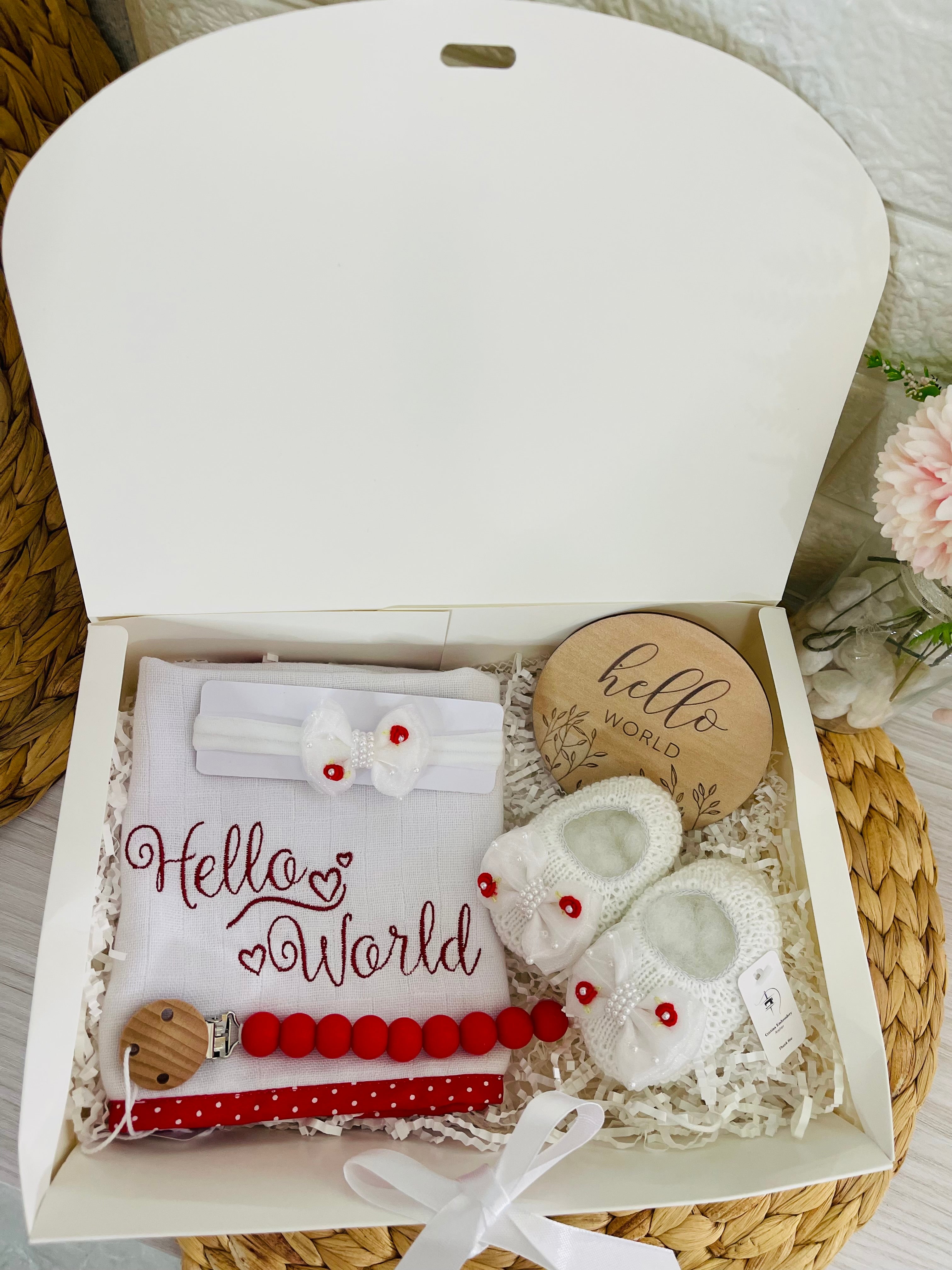 "Hello World" Gift Box Baby Girl / Sweet Tulle Bow White/Red