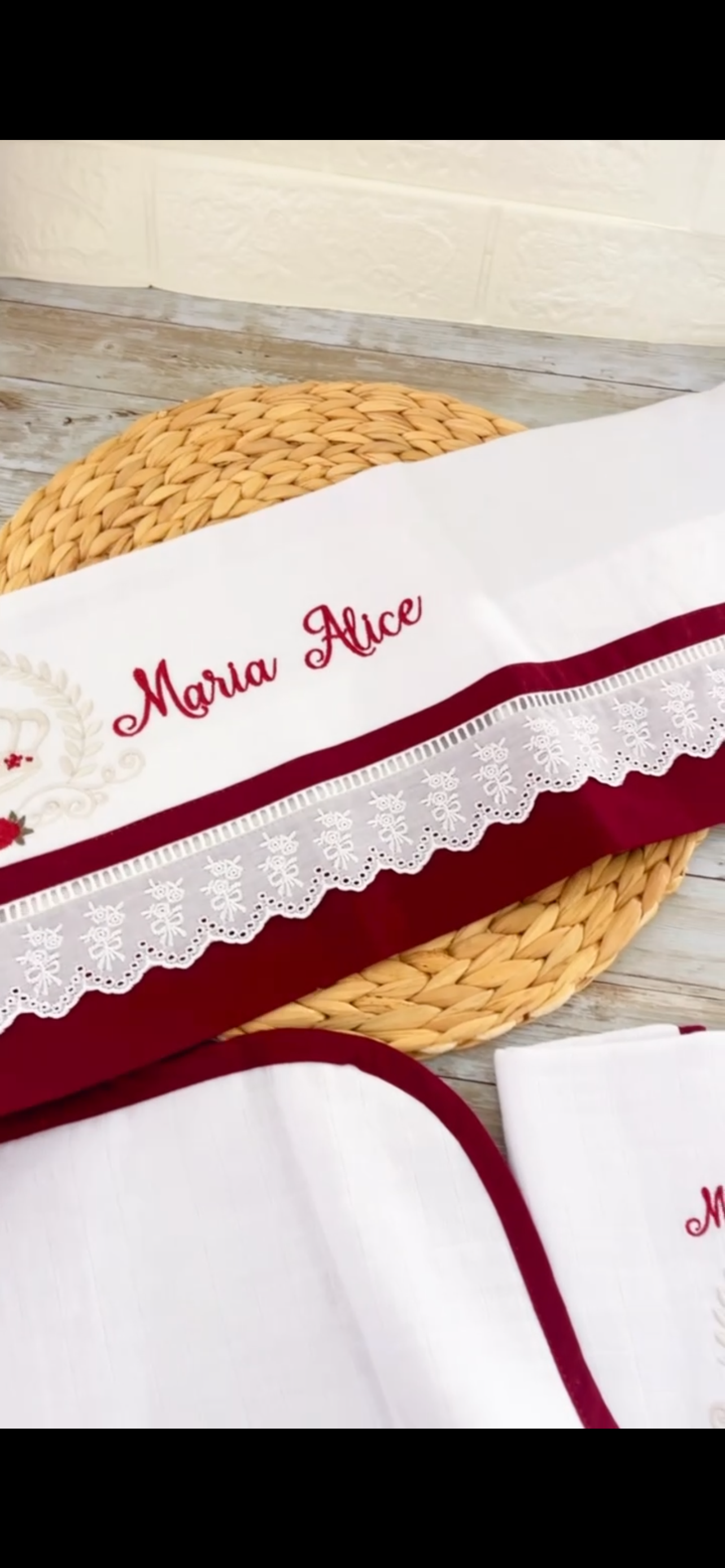 Fralda de Passeio para Bebê Bordada com Viéis  / Embroidery Burp Cloth