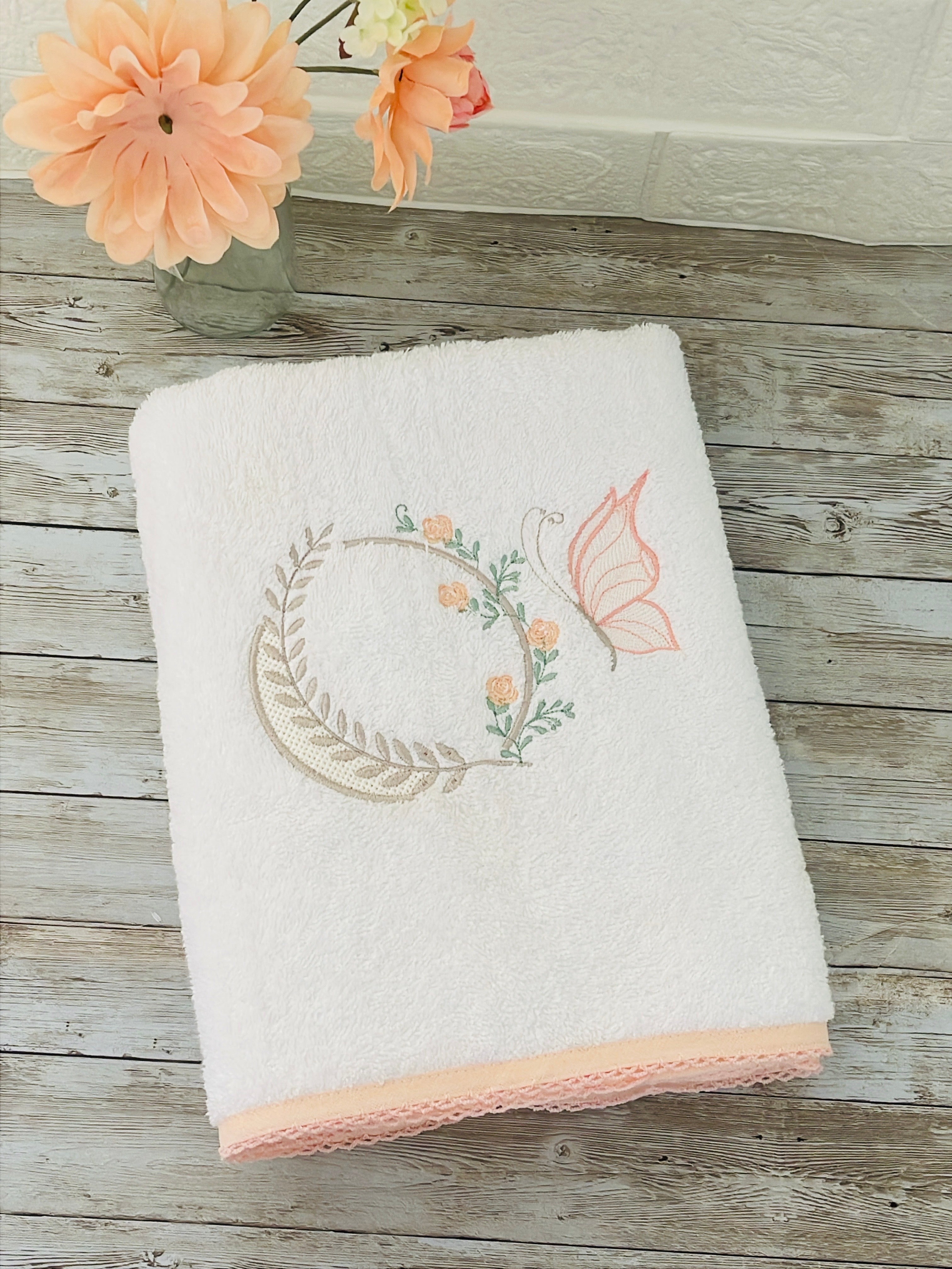 Gift Box Baby Girl Embroidery Essential - Delicate Butterfly