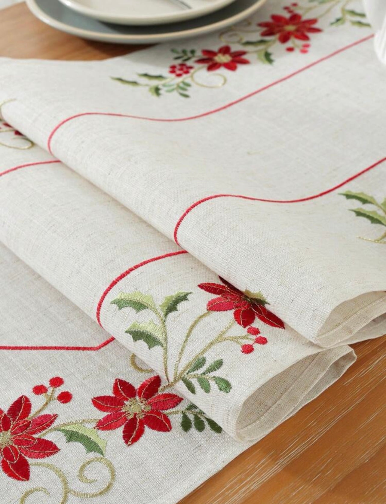 Table Runner Triangular End  - Embroidery Christmas Flowers (40cmx1.50cm)