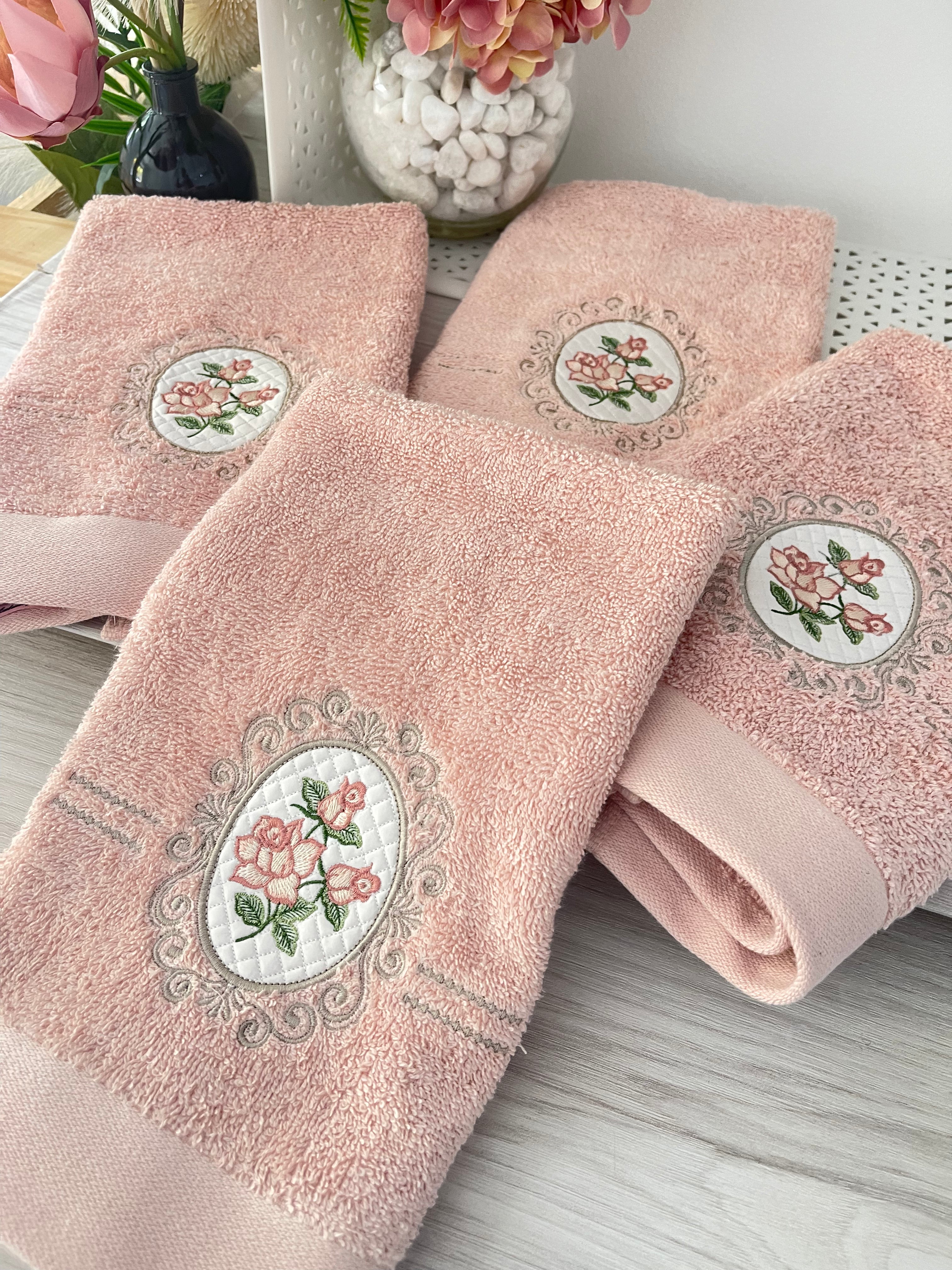 Made-to- Order Hand Towels Embroidery 30 uni - Wedding Favours ( Only By Order)