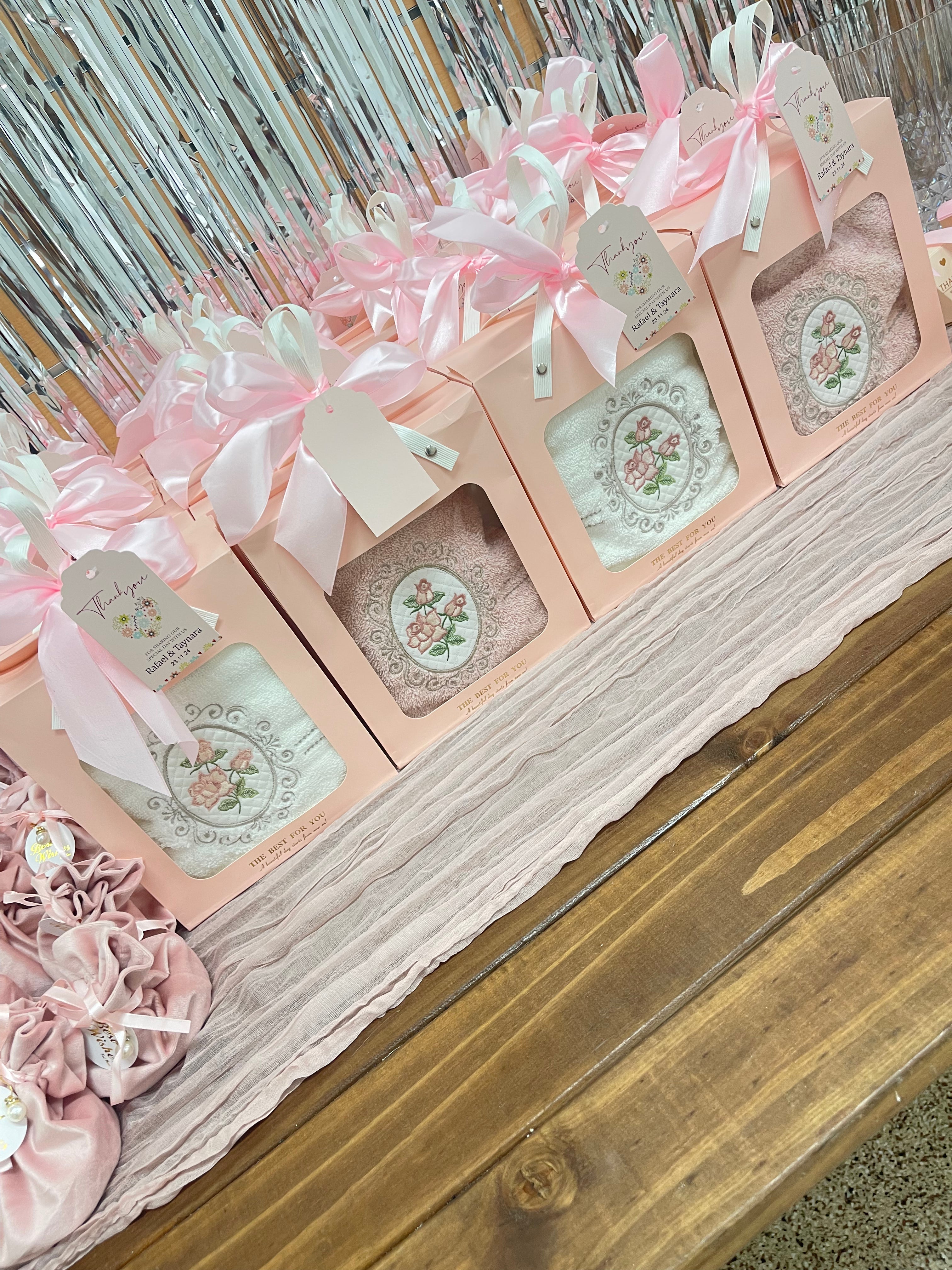 Made-to- Order Hand Towels Embroidery 30 uni - Wedding Favours ( Only By Order)