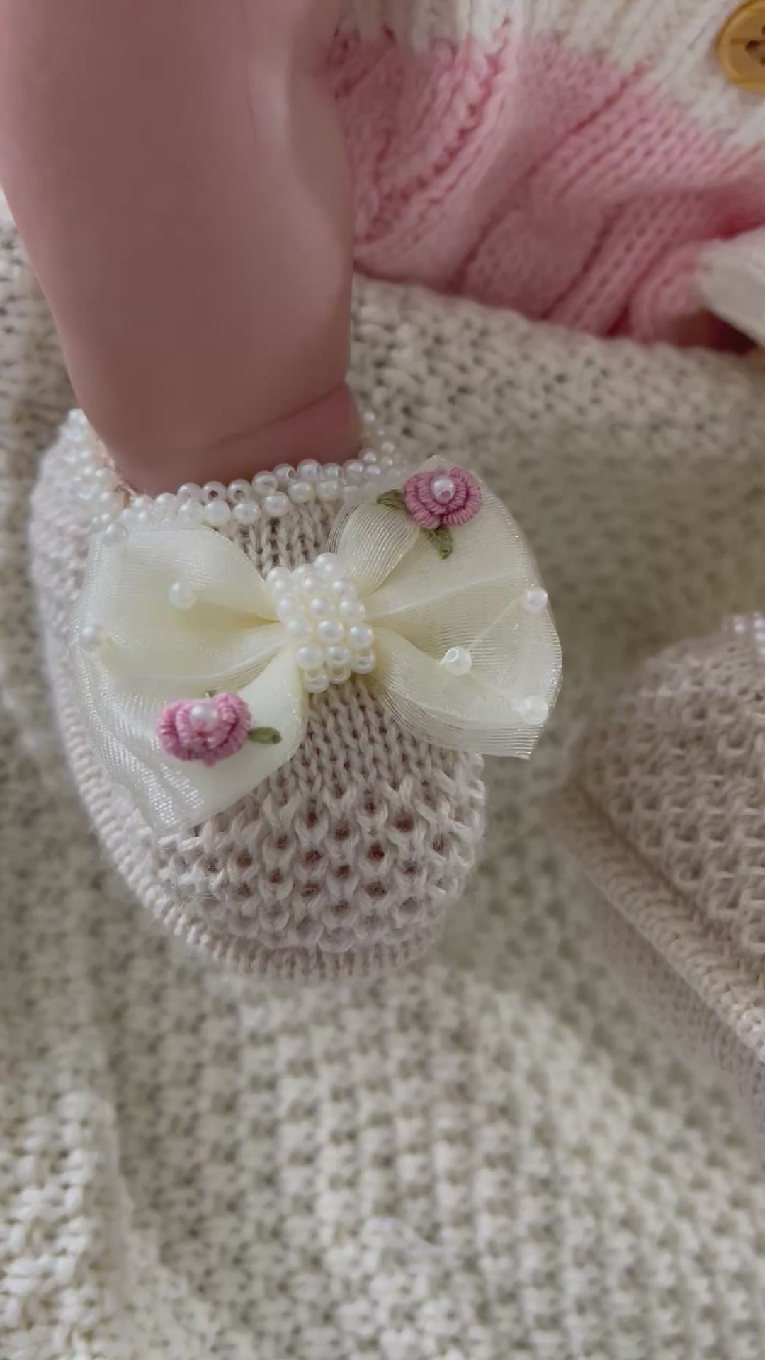 "Hello World" - Essential Gift Box – Baby Girl - Sweet Tulle Bow Cream